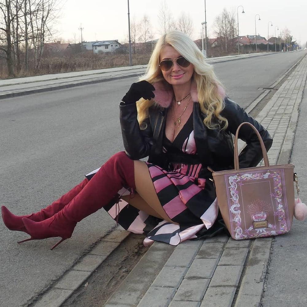 12P Hot suede boots