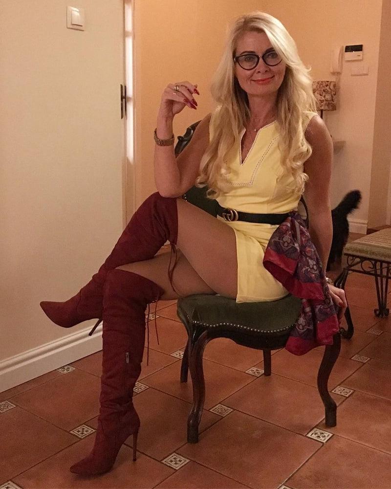 12P Hot suede boots