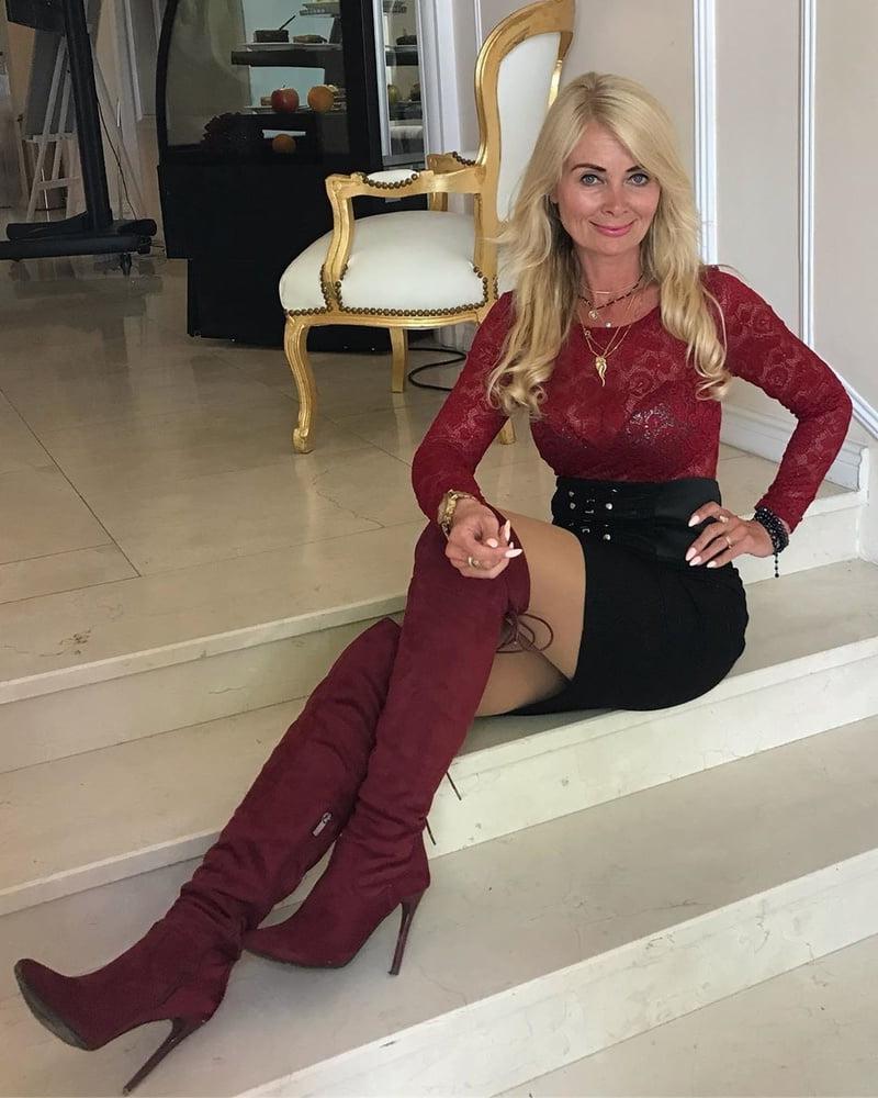 12P Hot suede boots