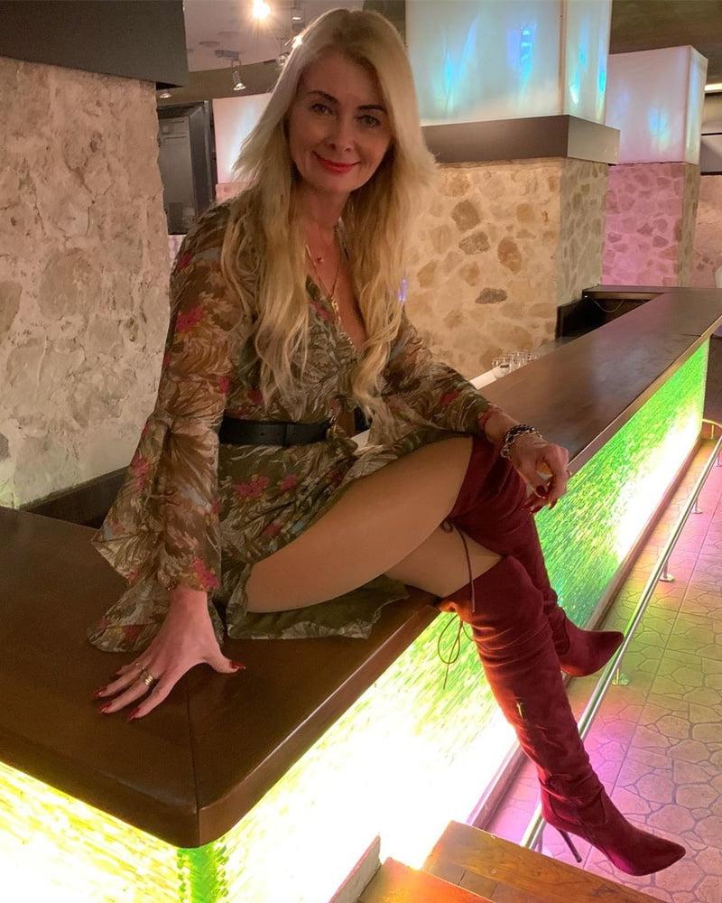 12P Hot suede boots