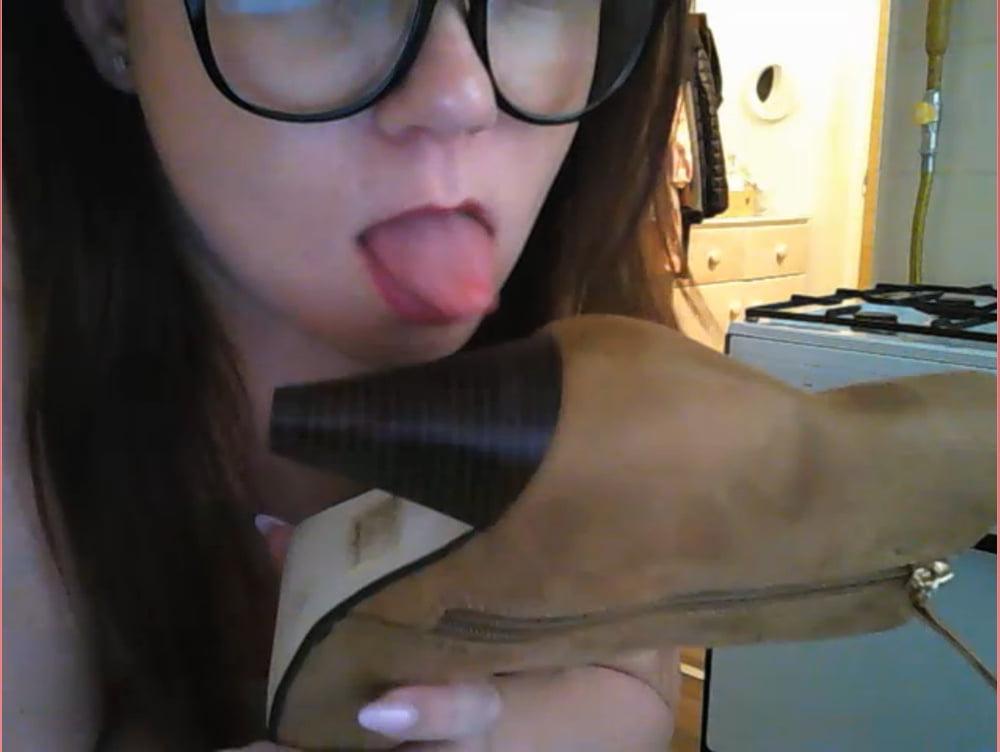 25P boots play