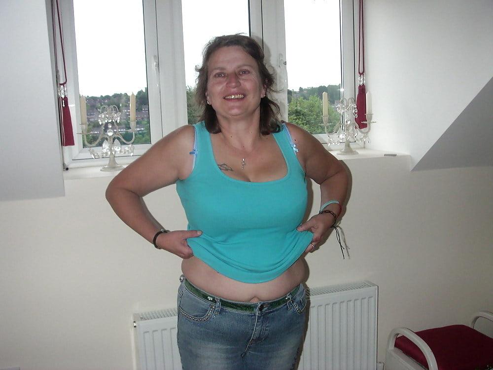 25P UK Wife Elaine