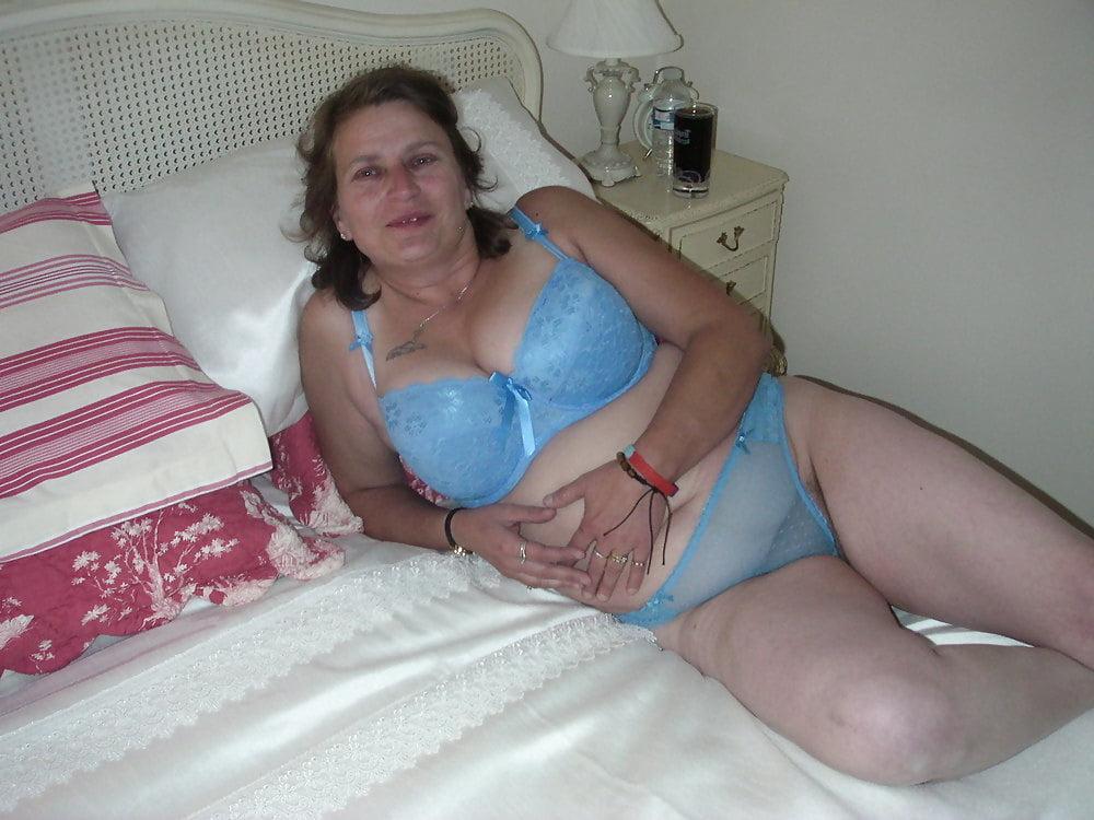 25P UK Wife Elaine