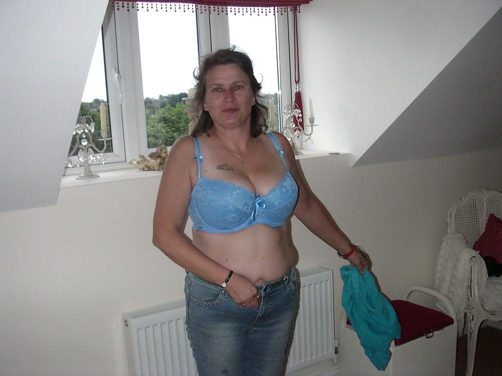 25P UK Wife Elaine