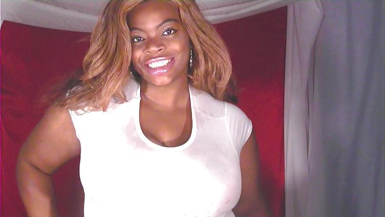 15P Sexy cam girl oils her huge boobs