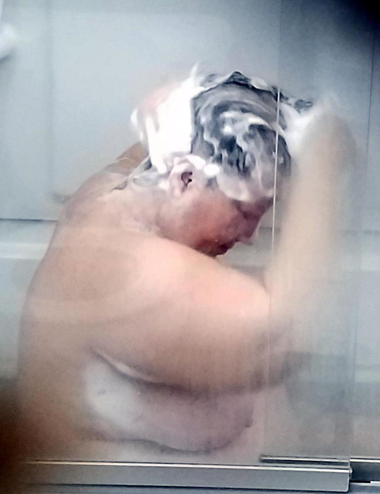 25P Ugly Pig Wife Chris bathroom