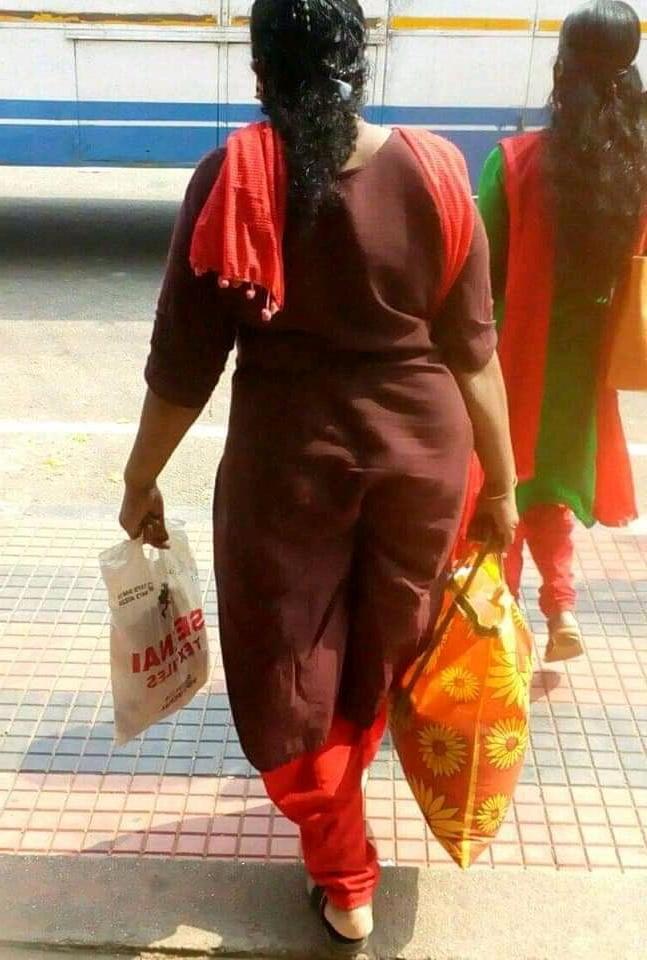 25P Desi ass crack