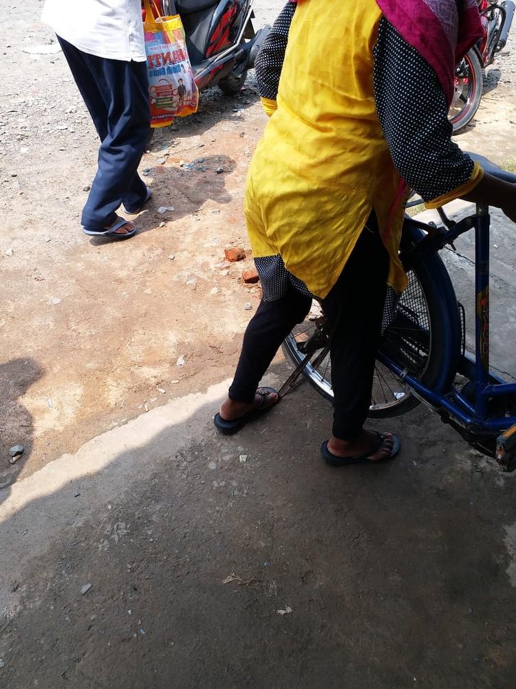 25P Desi ass crack
