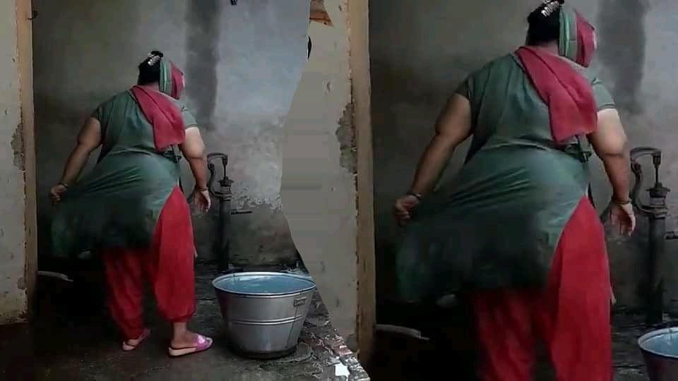 25P Desi ass crack