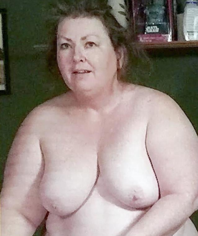 25P Ugly Pig Wife Chris in th bedroom