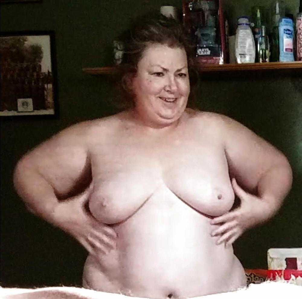 25P Ugly Pig Wife Chris in th bedroom