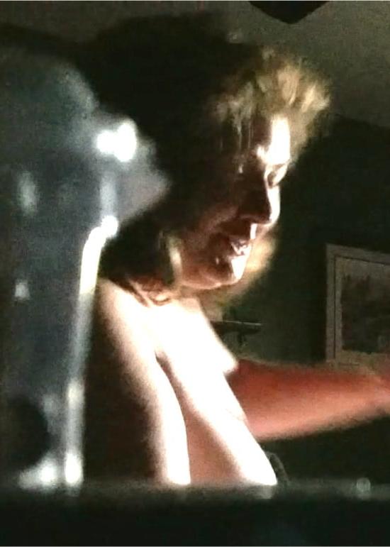 25P Ugly Pig Wife Chris in th bedroom
