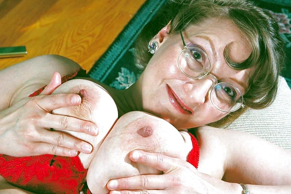 25P Big Tits Huge Ass Granny 1!!