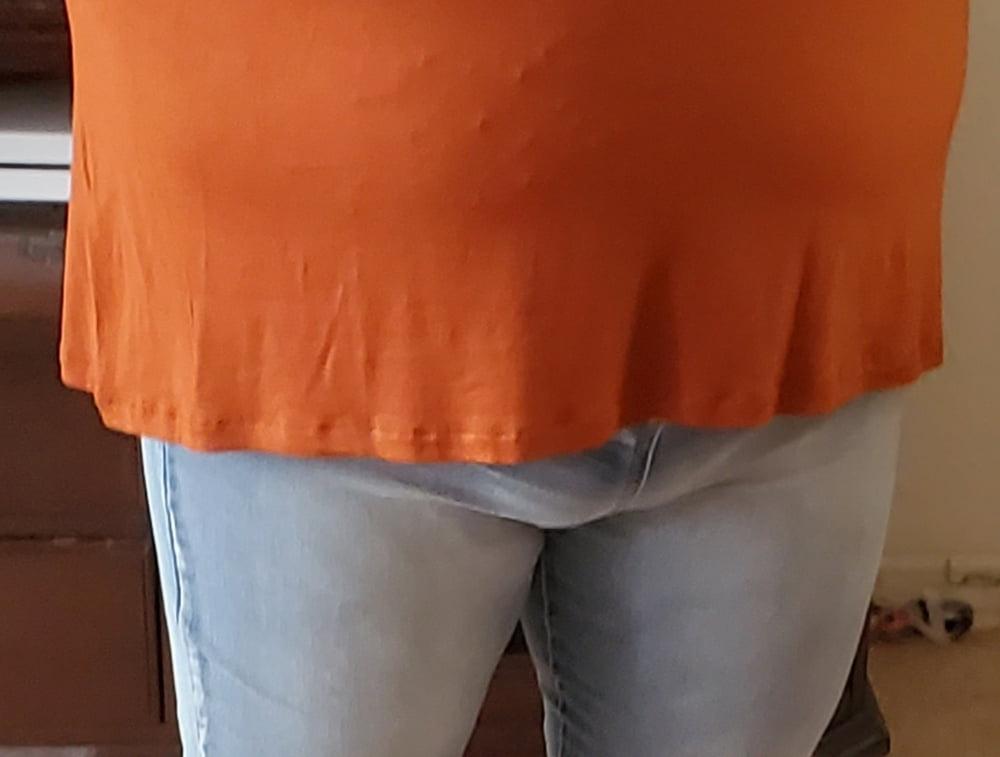 14P Frau zeigt ihre fette Muschi