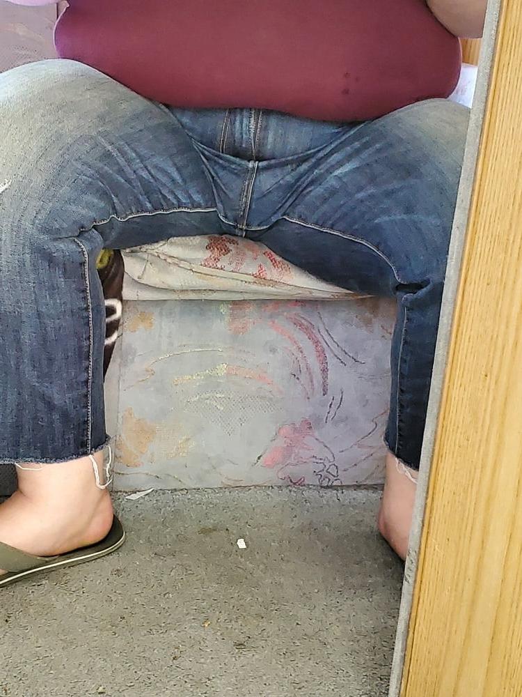 14P Frau zeigt ihre fette Muschi