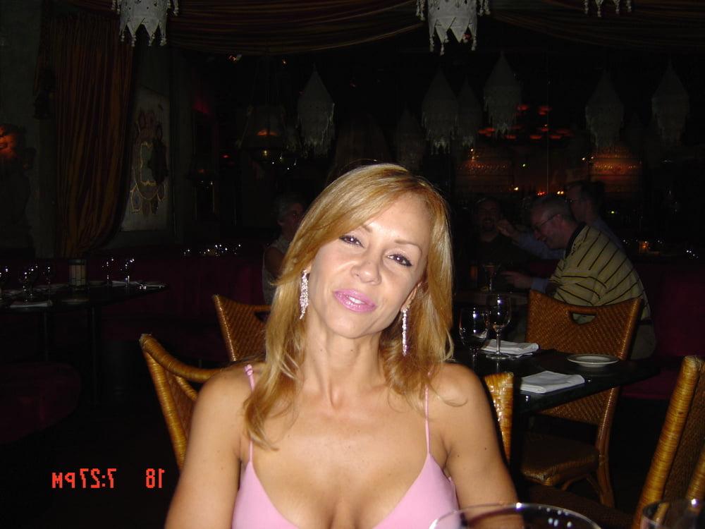 20P American mature likes to show off