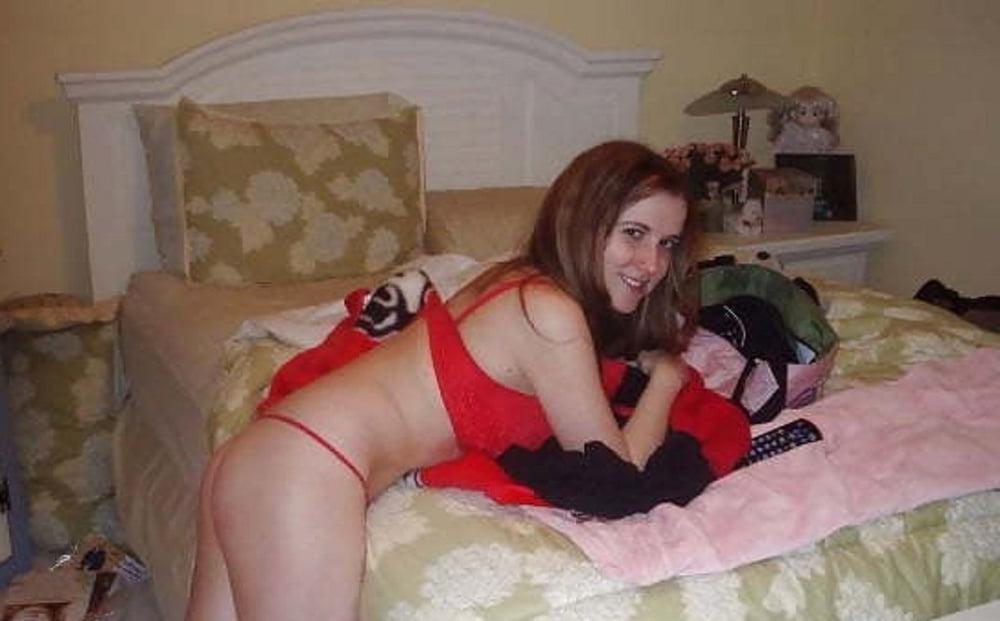 25P Catherine Zappia nude wife photos exposed to internet.