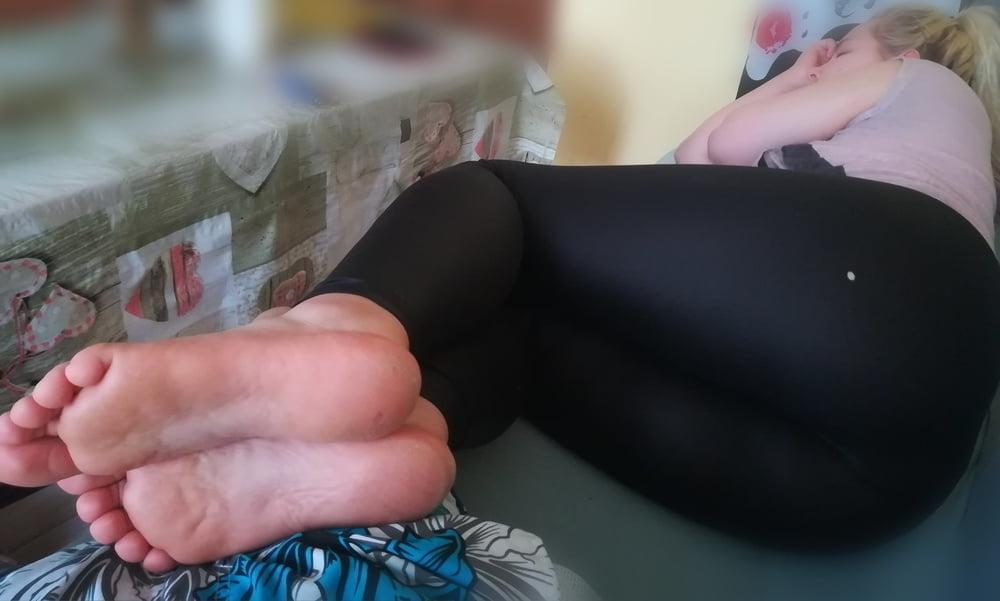 25P My wife whore (Harness,High Heels,spandex) Comment