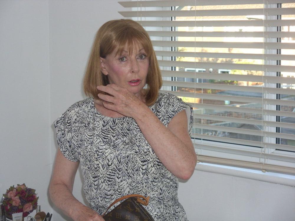25P 5.English mature wife exposed