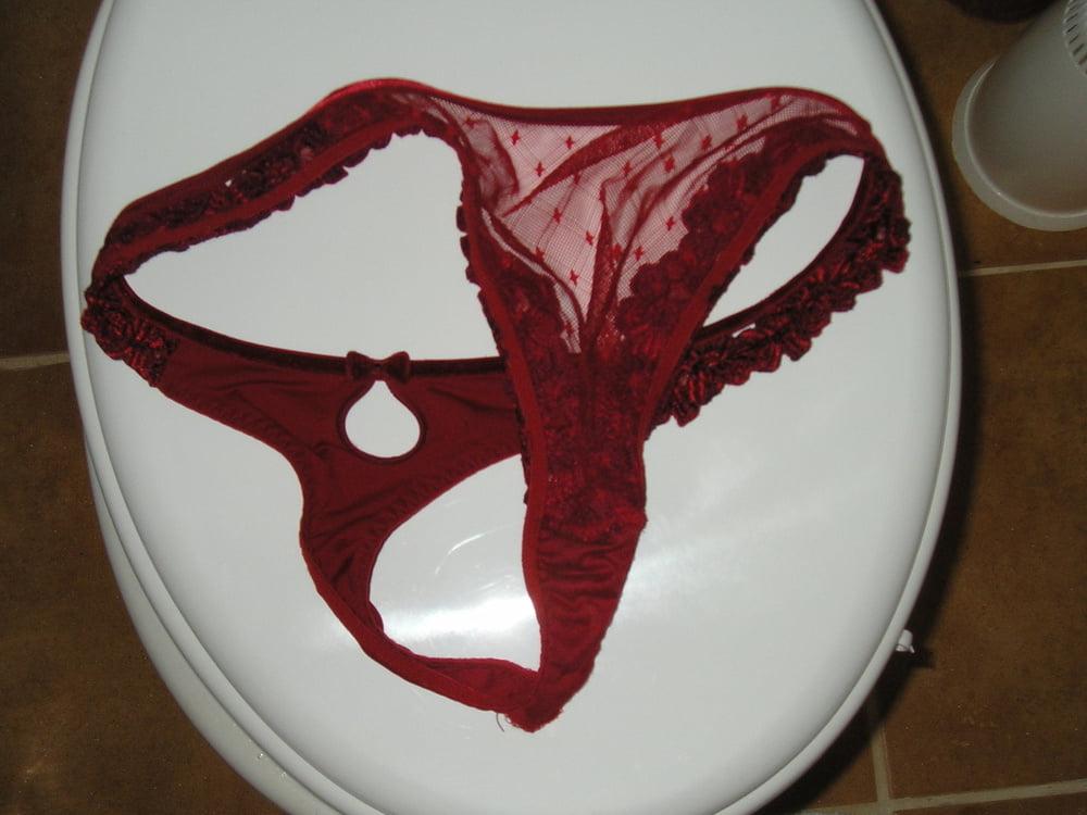16P 786 - ferkelficki - amateur wife with panties thongs wet pus
