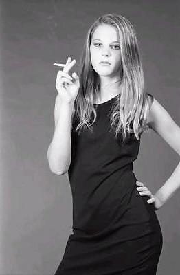 22P Smoking Girls