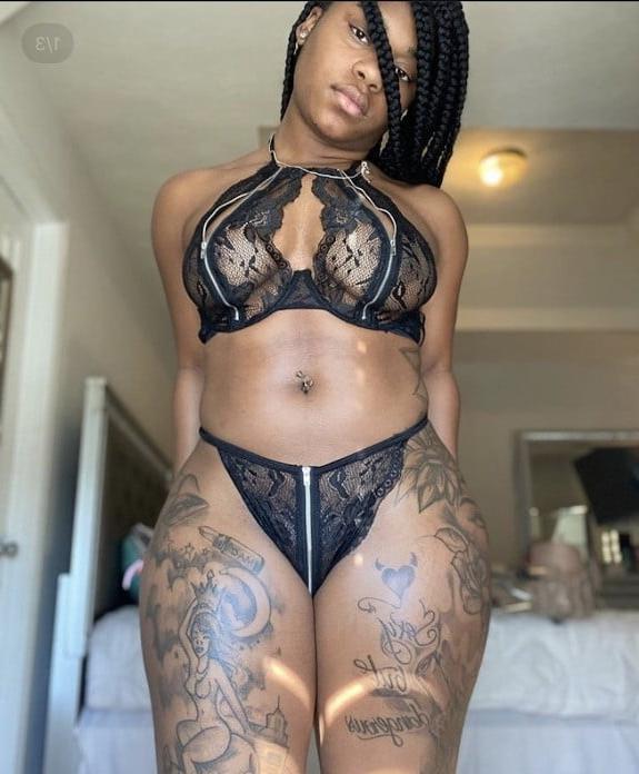 5P Ebony Shows Big Ass