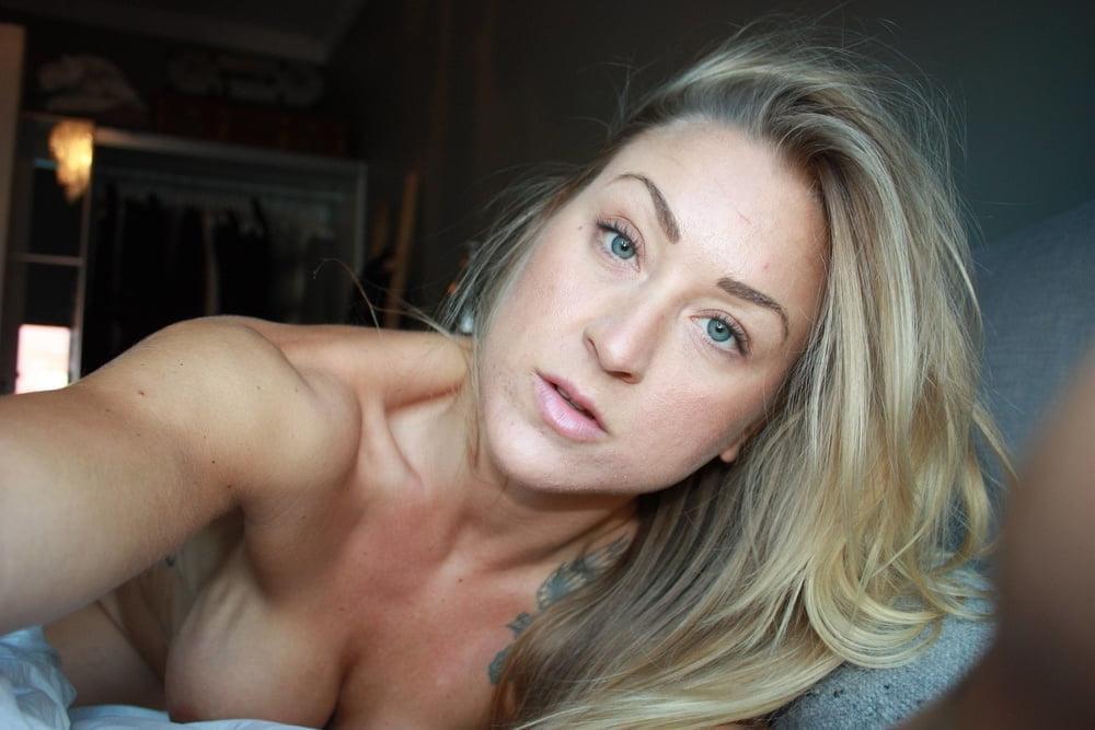 22P Hot Norwegian Wife