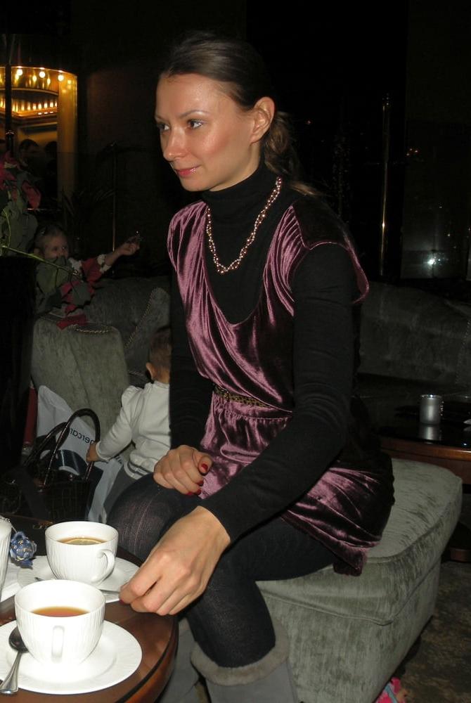 14P Leggy Pantyhosed Wife