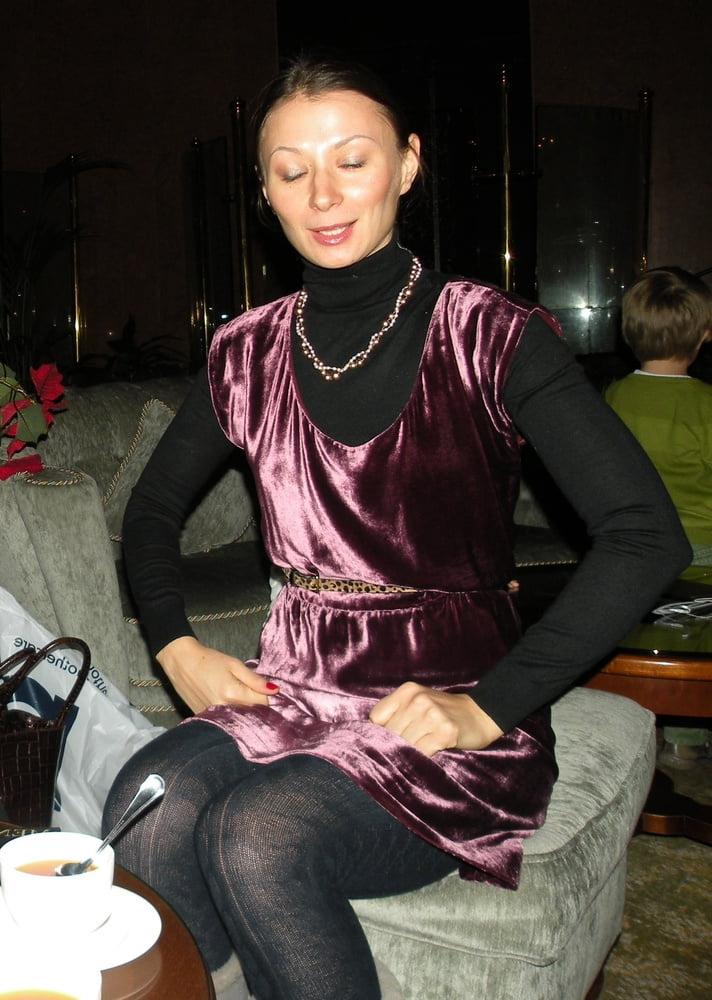14P Leggy Pantyhosed Wife