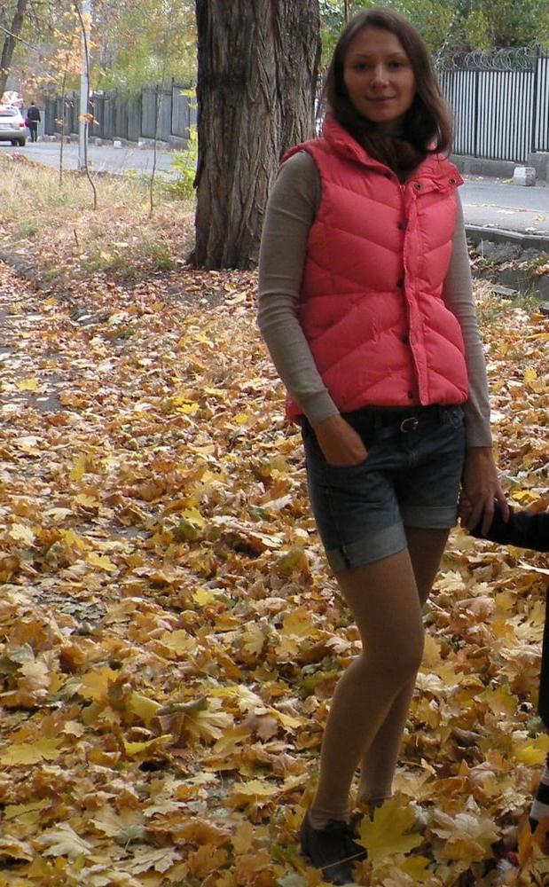 14P Leggy Pantyhosed Wife