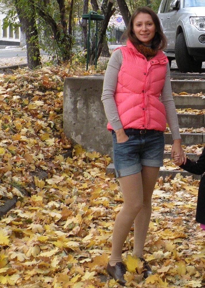 14P Leggy Pantyhosed Wife