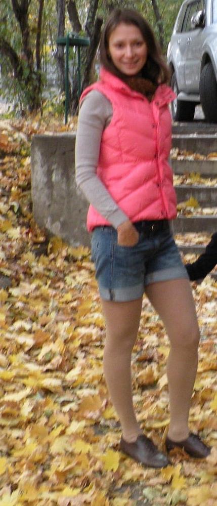 14P Leggy Pantyhosed Wife