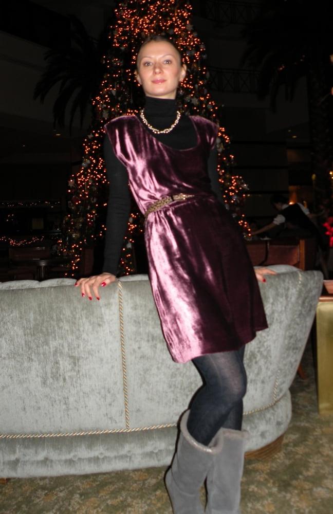 14P Leggy Pantyhosed Wife