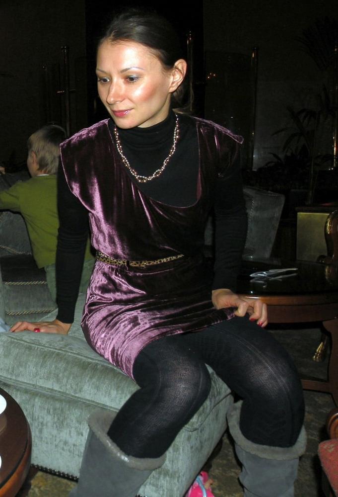 14P Leggy Pantyhosed Wife