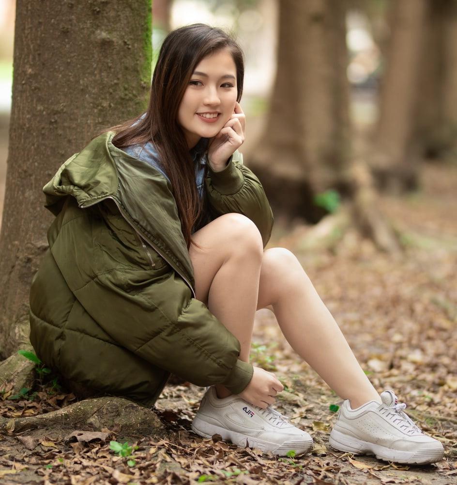 14P Slim Chinese Wife in Pantyhose