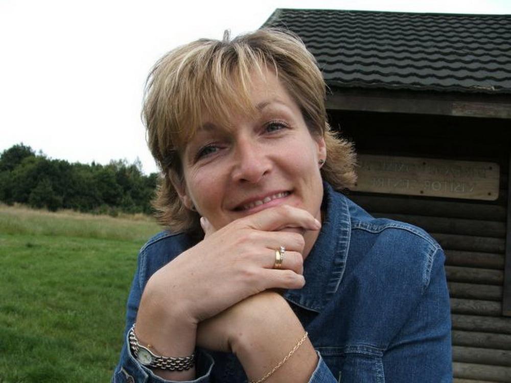 25P UK Wife A