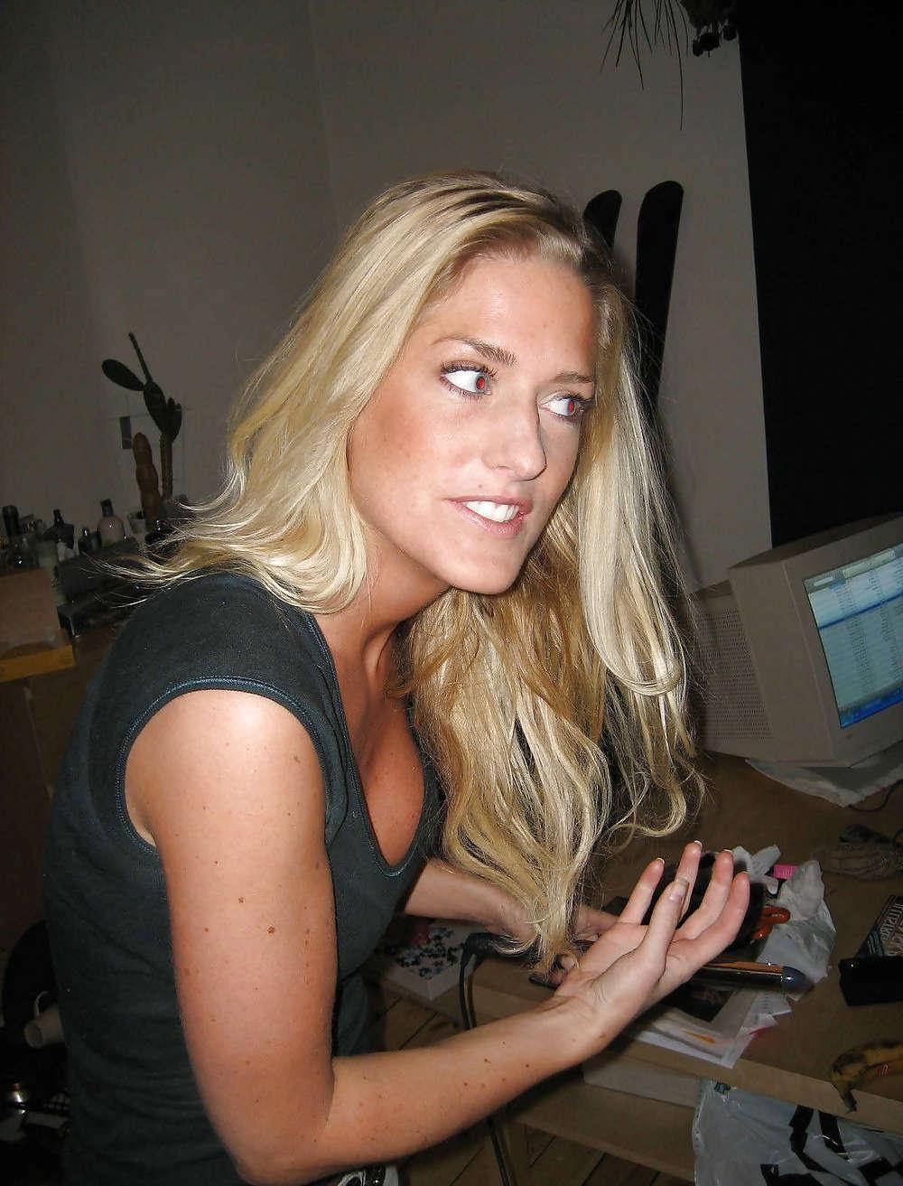 14P Beautiful blonde loves to show you her boobs - N. C.