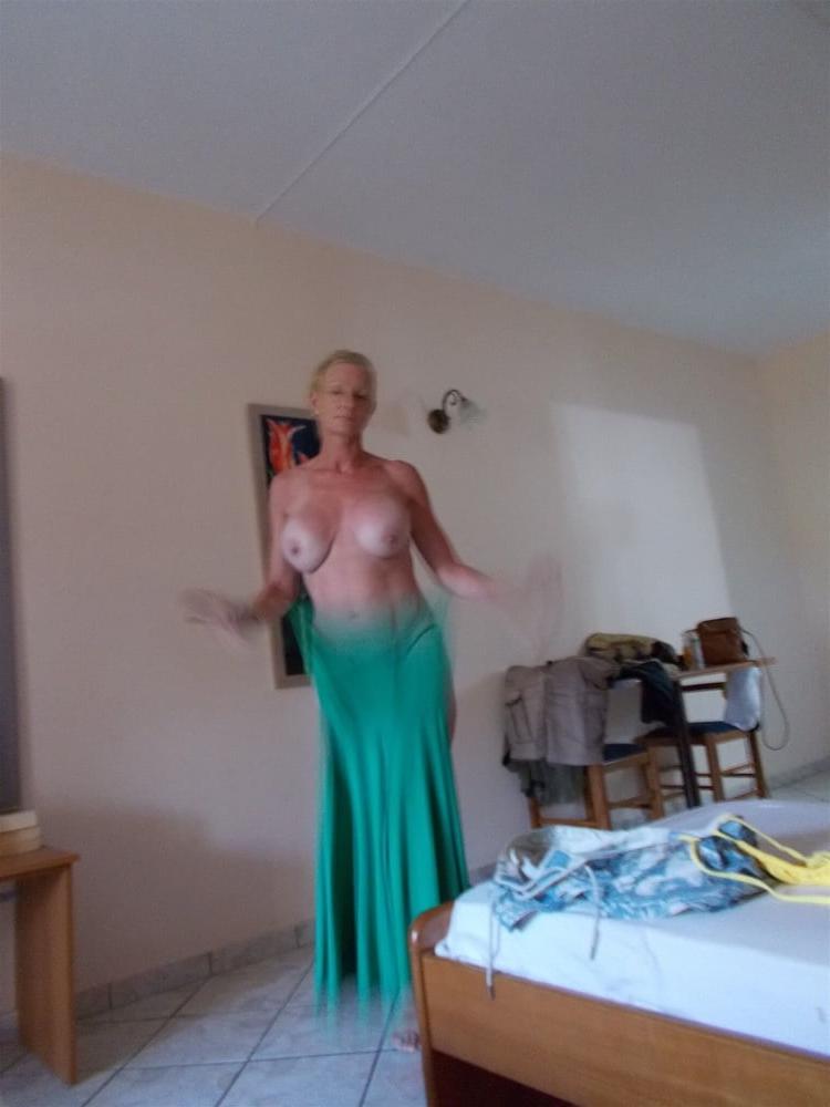25P UK wife T
