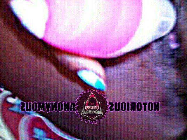 25P 2020 Mature Babe Masturbating