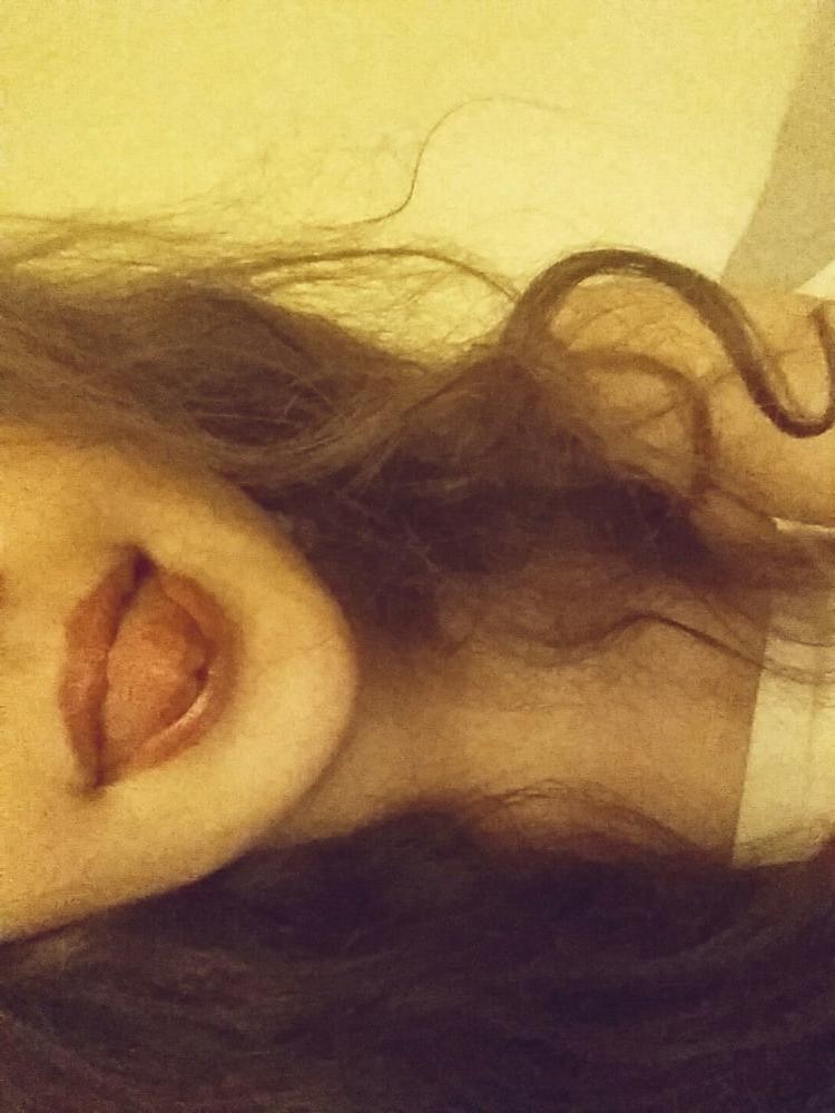 25P German Hijabi whore, Nina, exposing herself
