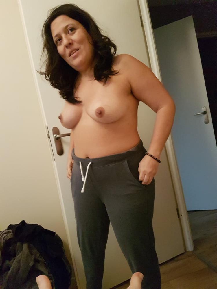 25P en petite culotte