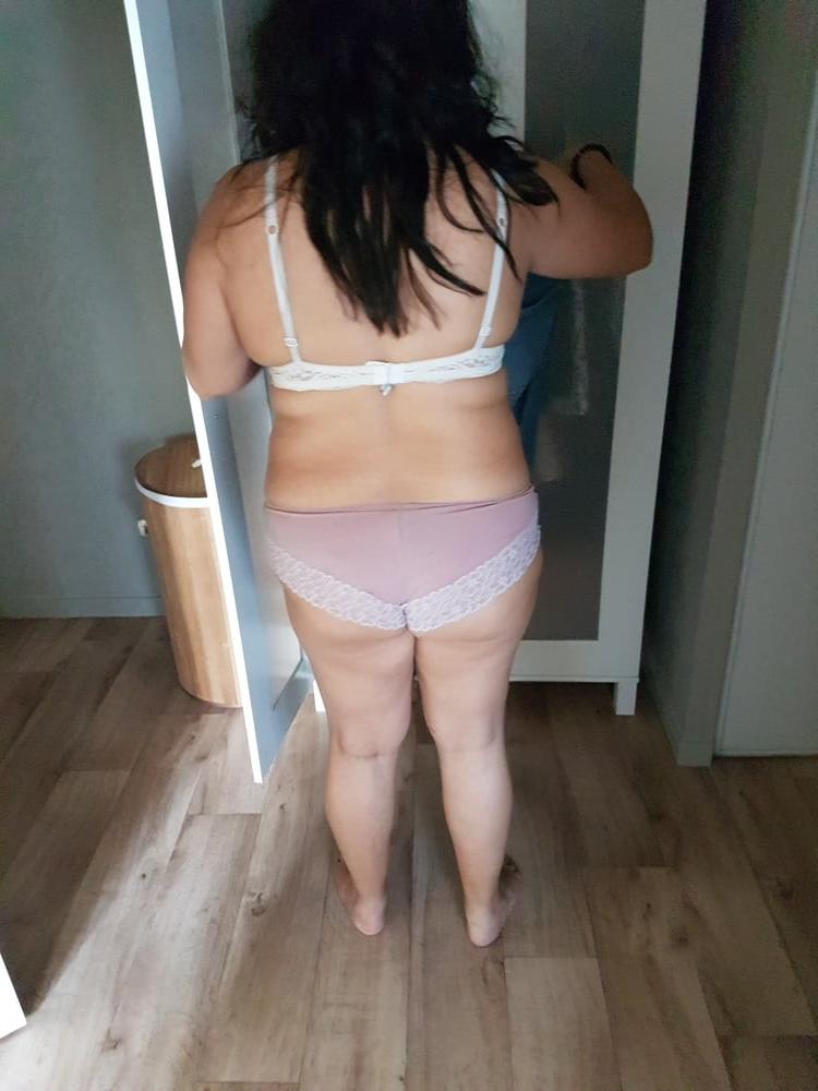 25P en petite culotte