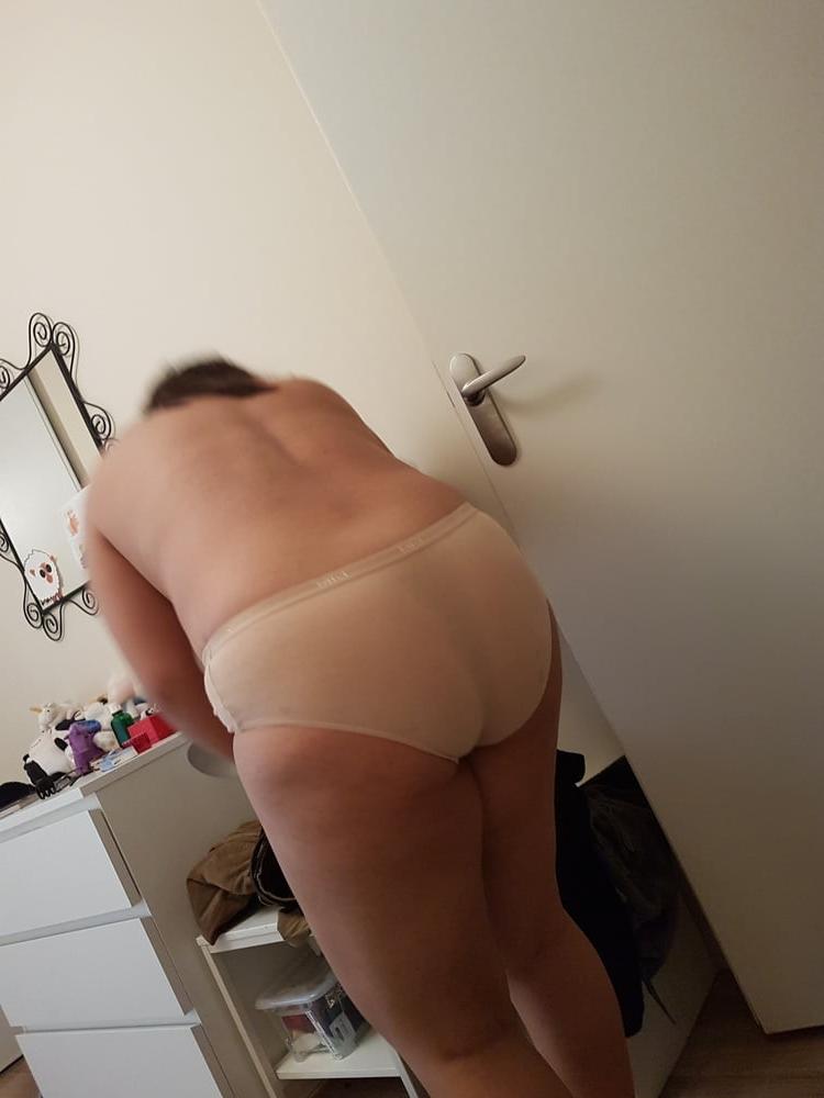 25P en petite culotte