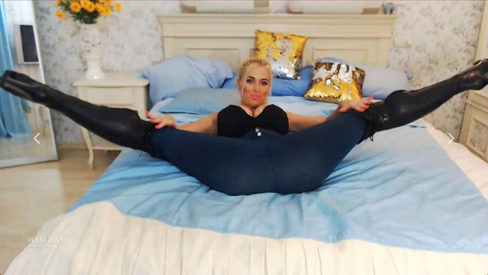 25P one of my favorite camgirls-  big ass and big tits