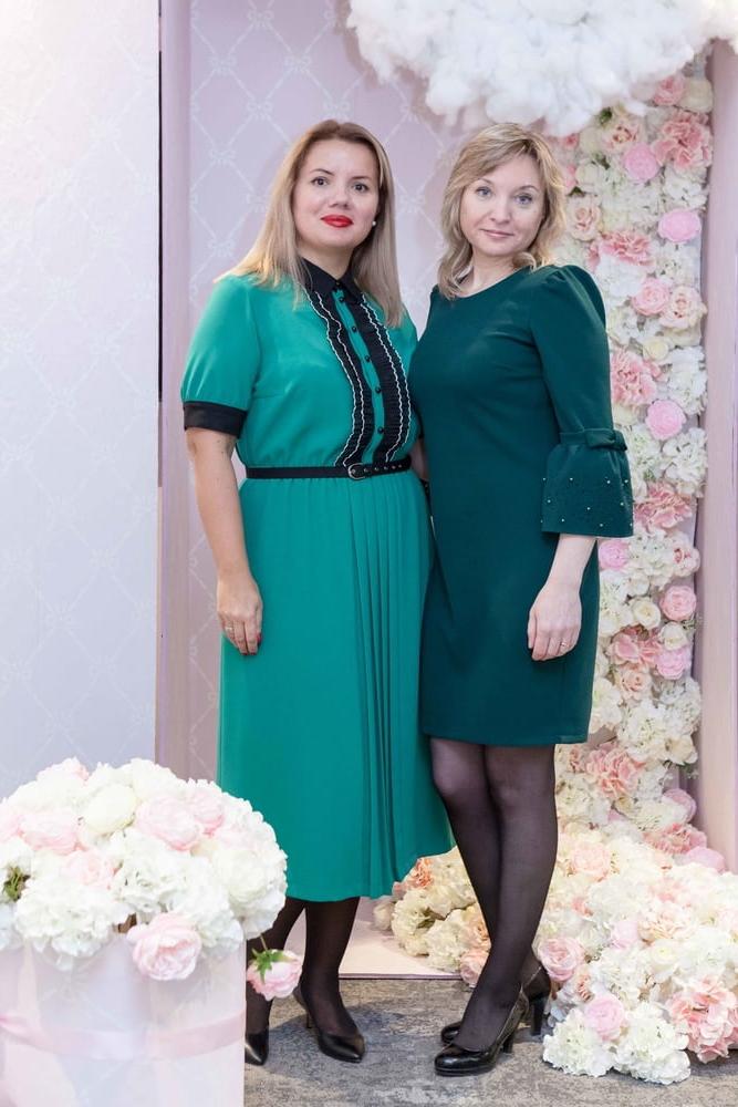 25P Married Russian Bitches Pantyhosed at a Wedding Show