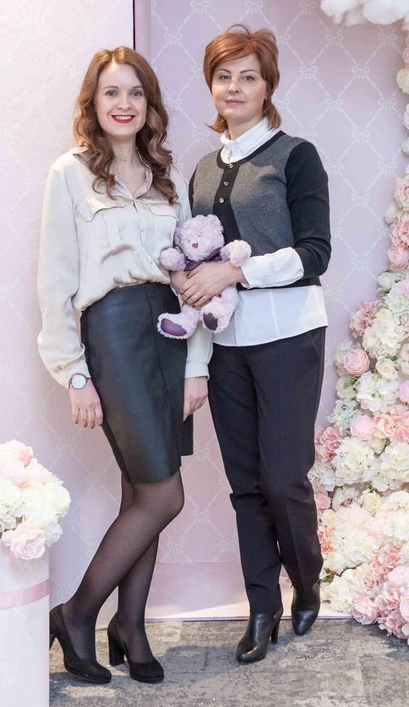25P Married Russian Bitches Pantyhosed at a Wedding Show