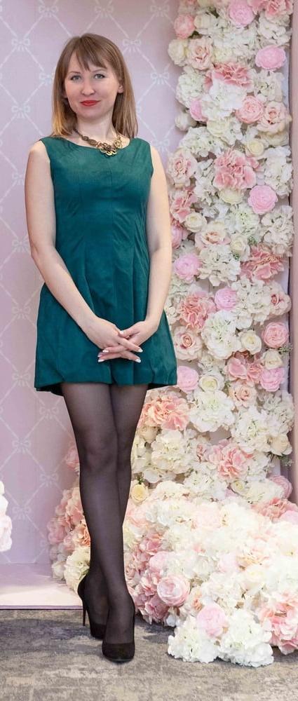 25P Married Russian Bitches Pantyhosed at a Wedding Show