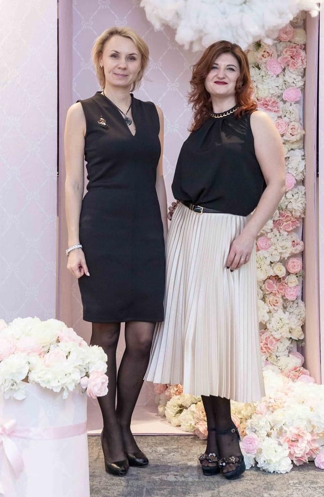 25P Married Russian Bitches Pantyhosed at a Wedding Show