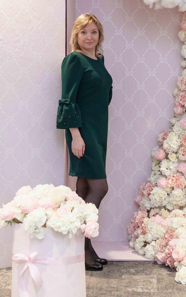 25P Married Russian Bitches Pantyhosed at a Wedding Show