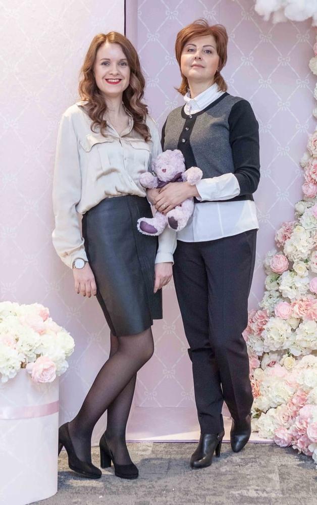 25P Married Russian Bitches Pantyhosed at a Wedding Show